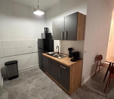 Steglitz Apartment | Cozy Studio Steglitz Sleeps 4 Near center