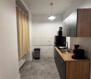 Steglitz Apartment | Cozy Studio Steglitz Sleeps 4 Near center