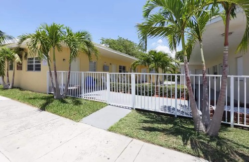 Coral Way Apartment | Cozy Studio steps to Coconut Grove