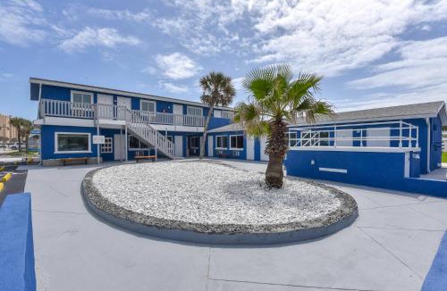 Daytona Beach Shores Hotel | Cozy Studio Suite Near Beach w Kitchenette #3