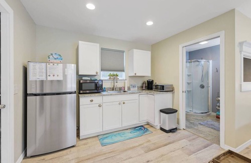 Jacksonville Beach Apartment | Cozy Studio Escape at Gem 2, 4 blks to beach, convenient location to Jax Beach Fun!