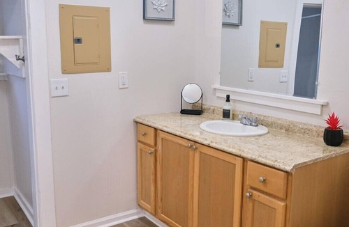 Jacksonville Beach Apartment | Cozy Studio - Close to Bars, Restaurants, and the Beach!