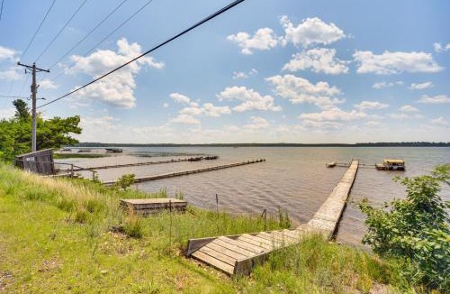 Stone Lake Apartment | Cozy Studio w/Community Docks in Stone Lake!