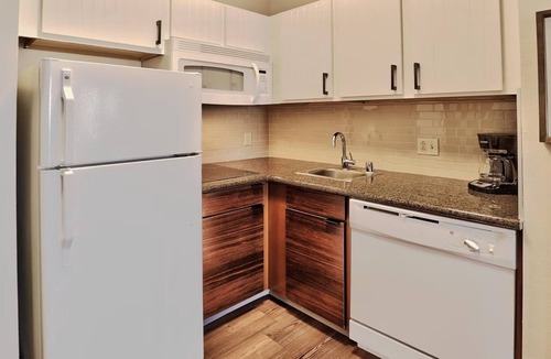 Albuquerque Apartment | Cozy Studio w/Free Breakfast, Pool & BBQ Area