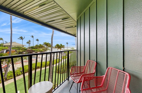 Hanamaulu Apartment | Cozy studio w/ocean view, shared pools, gym & hot tub - walk to the beach!