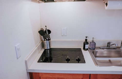 North Central House | Cozy studio with A/C 1B/1B in San Mateo, California. No pet/smoke