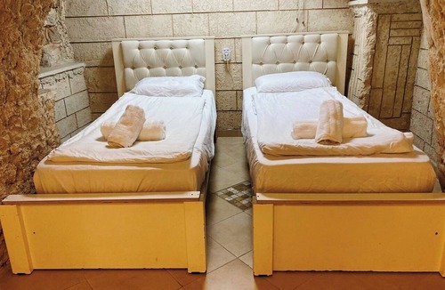 Safed Apartment | Cozy studio with AC and WiFi in delightful Safed