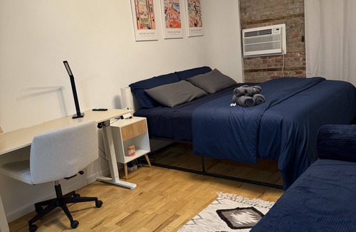 Gramercy Apartment | Cozy studio with AC in vibrant Union Square