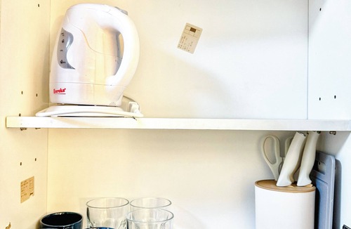 Barangka Ilaya Apartment | Cozy Studio with AC, WiFi, Netflix, & Disney+ in Mandaluyong near BGC