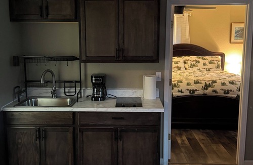 Sevierville Apartment | Cozy studio with AC, WiFi in lovely Sevierville