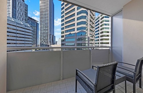 Chatswood Apartment | Cozy Studio with Gym and Pool Near Chatswood Station
