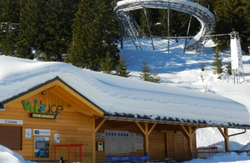 Le Pleynet Apartment | Cozy Studio with Balcony, Near Slopes and Shops, Ski-in/Ski-out Access