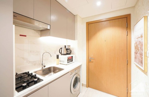 Jadaf Apartment | Cozy Studio with Balcony & Burj Khalifa View
