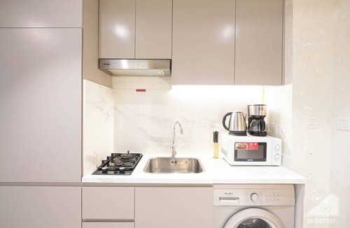 Jadaf Apartment | Cozy Studio with Balcony & Burj Khalifa View