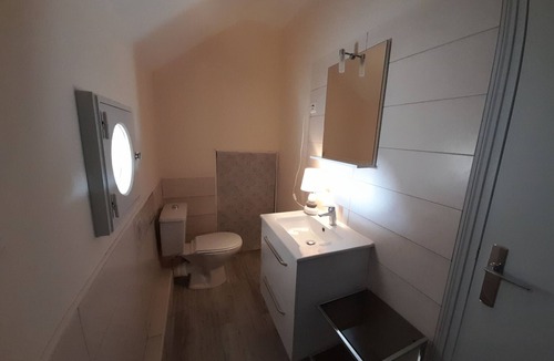 La Roche-Posay Apartment | Cozy Studio with Wi-Fi Near La Roche-Posay Center and Thermal Spas
