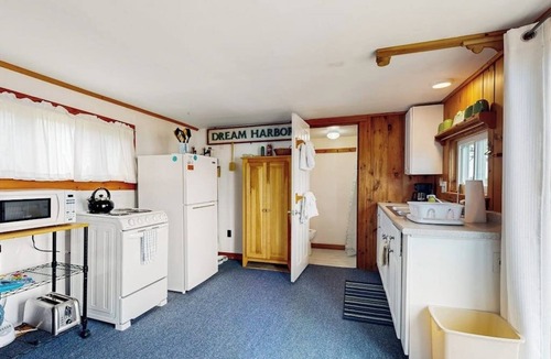 Surry House | Cozy Studio with Lofted Sleeping Space and Great Water View