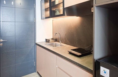 Panunggangan Utara Apartment | Cozy Studio With Murphy Bed At Collins Boulevard Apartment