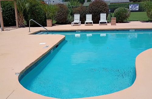 Little River Apartment | Cozy studio with pools/Jacuzzi in charming Little River only 5 minutes to ocean.