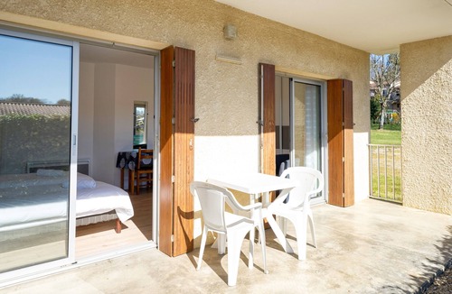 Barbotan-les-Thermes Apartment | Cozy Studio with Private Terrace, Air Conditioning & Pool Table – Cazaubon