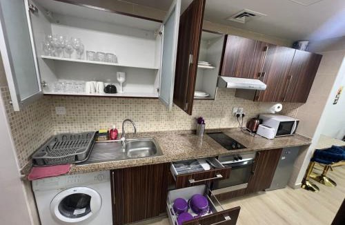 Jumeirah Lake Towers Apartment | Cozy Studio with Sofa bed beside DMCC Metro & Dubai Marina