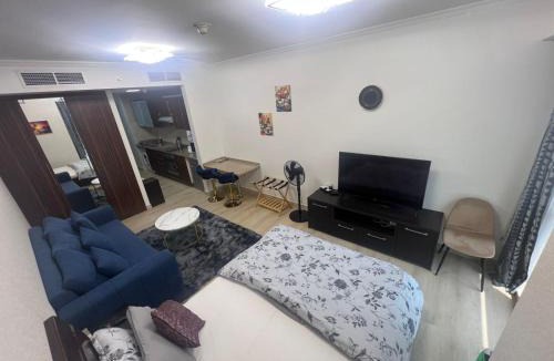 Jumeirah Lake Towers Apartment | Cozy Studio with Sofa bed beside DMCC Metro & Dubai Marina