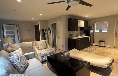 Long Beach Apartment | Cozy studio with WiFi and AC in the fabulous west end of Long Beach New York