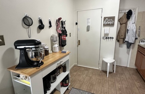 Bensonhurst Apartment | Cozy studio with WiFi and AC in Brooklyn just steps from N train