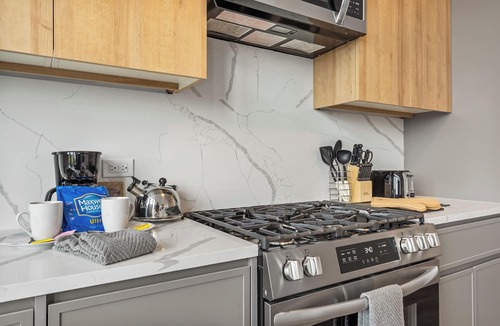 Bath Beach Apartment | Cozy studio with WiFi and AC in lovely Brooklyn