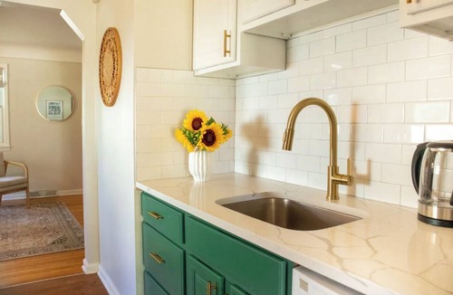 Ferndale House | Cozy- Stylish 2 bd with fenced in back yard w/ Firepit