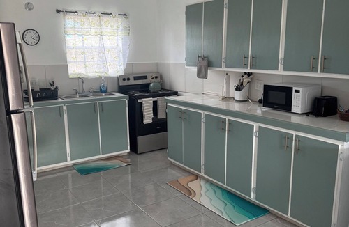 Saint John Parish Apartment | Cozy, Stylish 2 bdApt , 8 Min drive to Beach , Car rental option , Amazing Value
