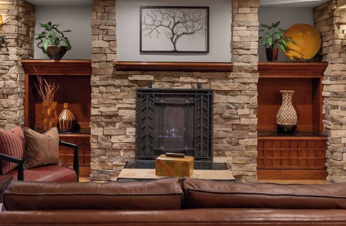 Sacramento Hotel | Cozy Suite w/Fully Equipped Kitchen & Separate Living Areas