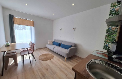 Cuneges House | Cozy Suite with Private Lounge, Kitchenette & Jacuzzi