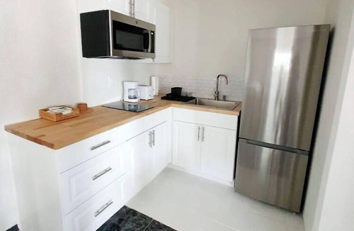 New Port Richey House | Cozy suite with separate entrance.