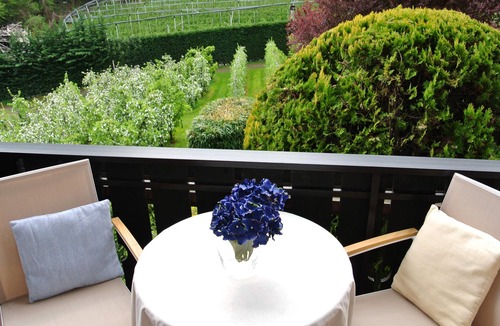 Nalles Apartment | Cozy sunny apartment with balcony garden view. Central location in Nals