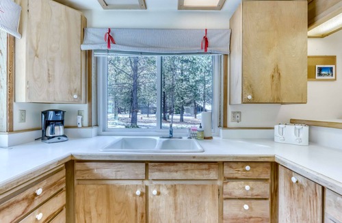 Overlook Park House | Cozy Sunriver Home with Hot Tub, Wood Stove, SHARC Passes