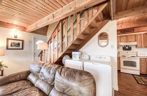 Sweetwater Cabin | Cozy Sweetwater Cabin, with access to Ideal Beach