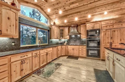 Tahoe Paradise House | Cozy Tahoe Alpine Lodge