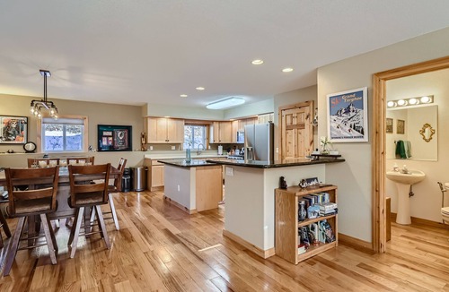 Warrior's Mark House | Cozy Three Bedroom Townhome. Minutes to Town and Slopes, Mountain Views