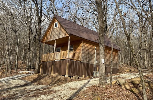 Winslow House | Cozy tiny cabin nestled in a little woodland village – playground, pond and more