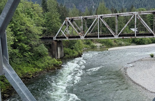 Gold Bar Cabin | Cozy Tiny Cabin with RIVER VIEWS! Sleeps 3, hot tub, wood stove, fire pit!