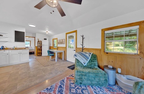 Jamestown House | Cozy Tiny Home by Big South Fork