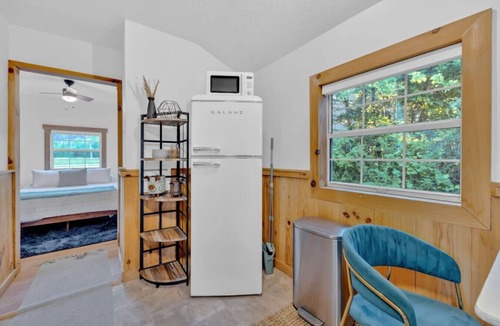 Jamestown House | Cozy Tiny Home by Big South Fork