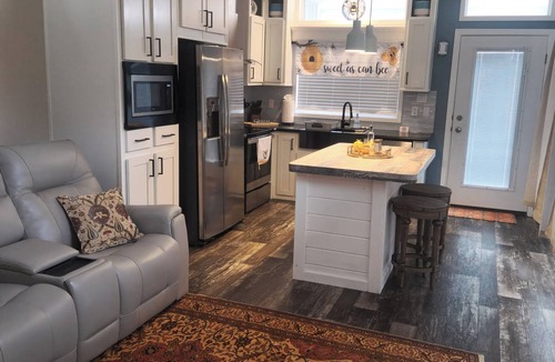 Northside House | Cozy Tiny Home near JAX airport and River City Marketplace