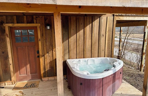 Stanton House | Cozy Tiny Home Retreat - Near RRG Hiking + Hot Tub
