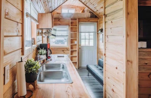Penn Yan House | Cozy tiny home with Sunrise Views in the Heart of Finger Lakes