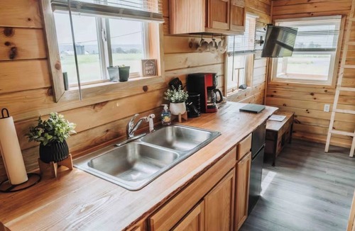 Penn Yan House | Cozy tiny home with Sunrise Views in the Heart of Finger Lakes