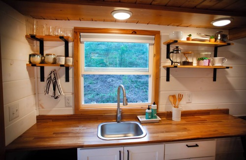 Alexander House | Cozy Tiny House in Private Forest