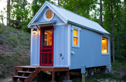 Alexander House | Cozy Tiny House in Private Forest