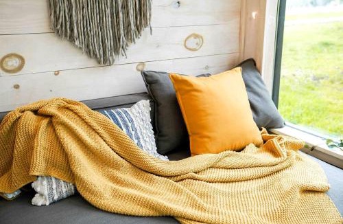 English House | Cozy Tiny House on a Farm in Fredericksburg, Indiana - Perfect Romantic Glamping Destination