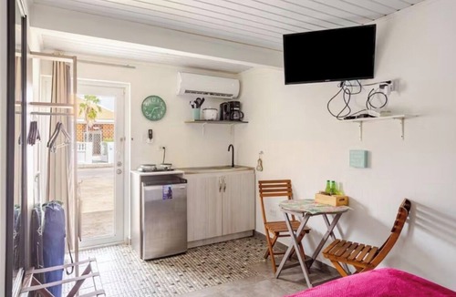 Oranjestad Apartment | Cozy Tiny Studio only a 5-minute Stroll to Reflexion Beach, perfect for relaxing